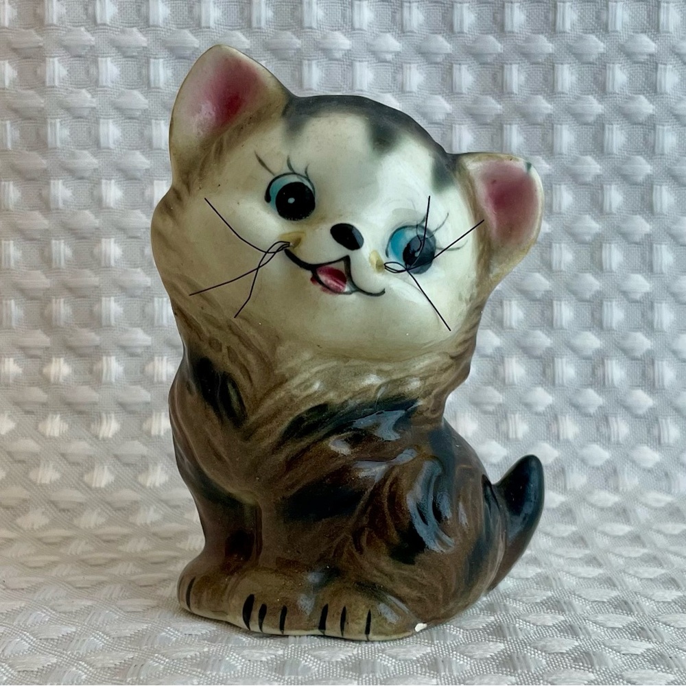 Vintage 1960s Mid-Century Big Eye Kitten Figurine - Real Whiskers - Blue Eyes